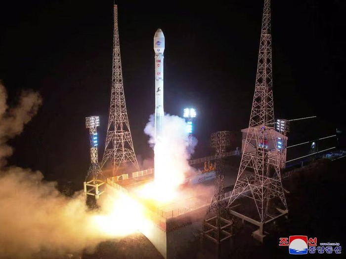 Korut Berhasil Luncurkan Satelit Mata-mata Pertama!